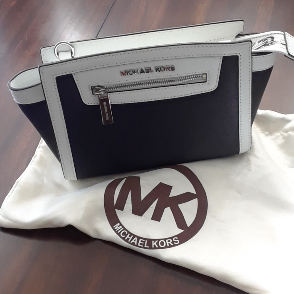 New Michael Kors Crossbody - Picture 2 of 8